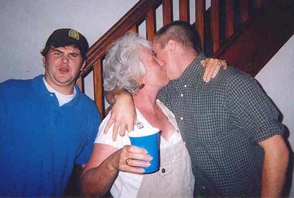 Порно пьяных бабушек 23 фото