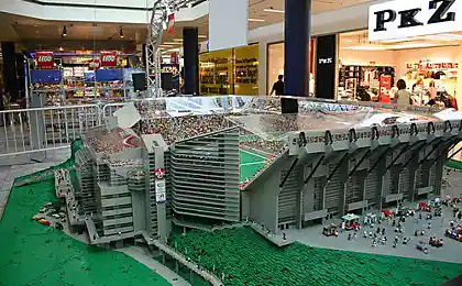 Стадион из конструктора Lego