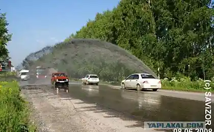 Брудний фонтан на вулиці Новосибірськ.