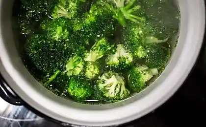 根据戈登·拉姆赛的菜谱 来炫耀和为我妻子提供西兰花汤