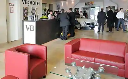 Отель V8 (11 фотографий)