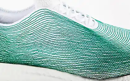 Adidas створила нові прототипи кросівки з пластику океану