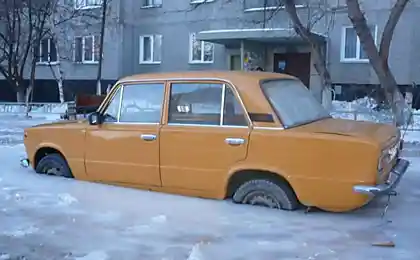 Хтось повинен статися. . й