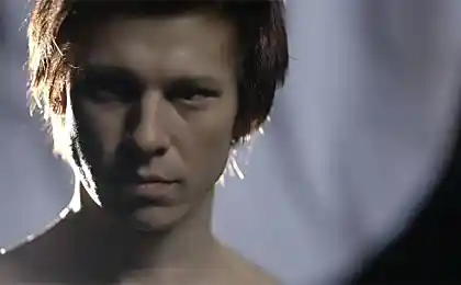 Его зовут J
