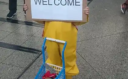 15+ touching gesture that became refugees worldwide