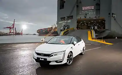 Honda Clarity Паливо Клітинний седан на паливних клітинах