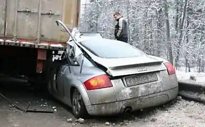 Ауди ТТ разбита в дребедень...