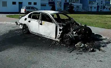 Сгоревшие BMW.  У меня же сердце слабое....