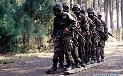 Не только в нашей армии любят развлечься