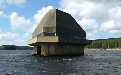 Лучшее убежище от зомби  (3 фотографии)