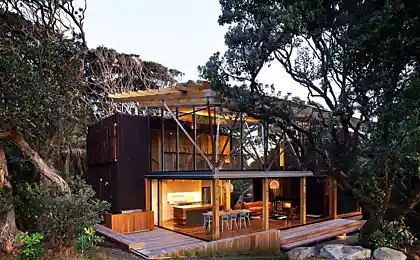 Пляжный дом Under Pohutukawa от Herbst Architects.