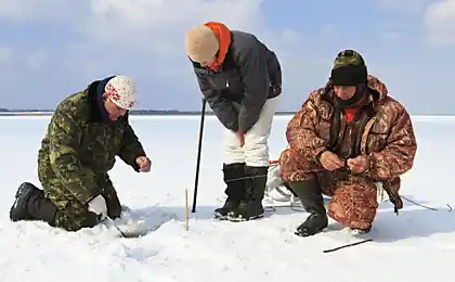 Como no caer bajo el hielo, y qué hacer si se ha derrumbado