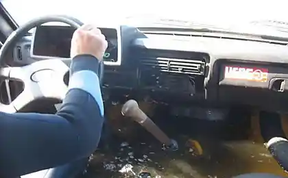 Нива покоряет глубины озера (20 фото)