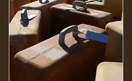 Тяжелое детство, железные чемоданы