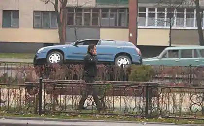 Припарковался на заборе