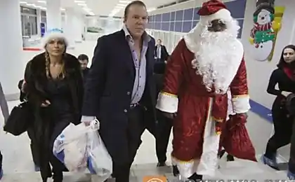 Mickey Rourke відвідує хворі діти