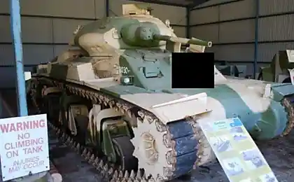 Странный танк (4 фотографии)