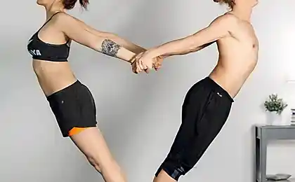 12 posturas de yoga para dos personas, que enseñará a confiar uno en el otro