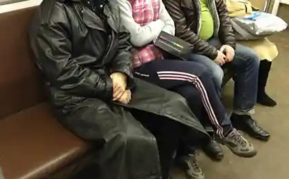 Что Чак Норрис делает в московском метро?