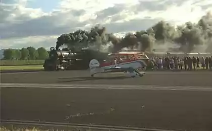 Поезд на взлётной полосе!