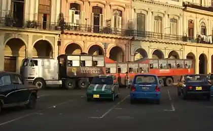 Вот такие монстры передвигаются по Кубе