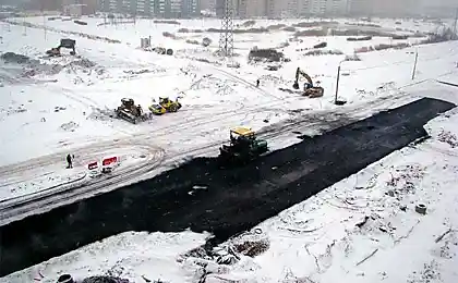 Снежок? Самое время... класть асфальт!