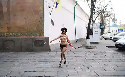 Проtesting boobs