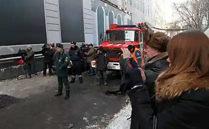 Провал в центре Москвы (5 фото)