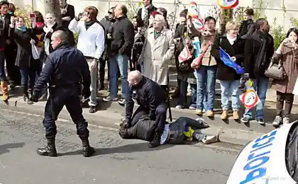 Олимпийский огонь был погашен (15 фотографий)