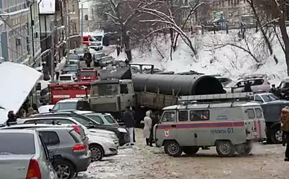 В Н.Новгороде МАЗ повредил 19 припаркованных авто (4 фото+видео)