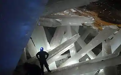 В глубине кристальной пещеры!