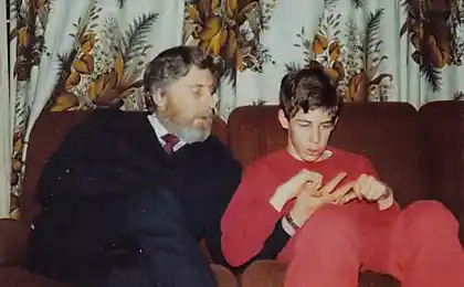 Цей хлопець впав в кому і був допущений до вмирання. Але його дух був сильнішим, ніж хвороба!