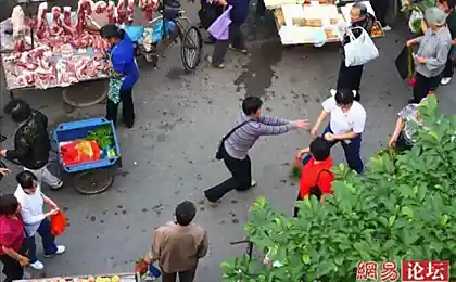 Драка на китайском рынке (16 фотографий)