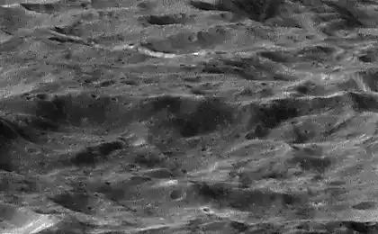 Cassini station transmits high-quality images of Saturn's moon Dione