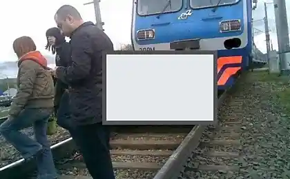 Догнал и перегнал поезд (4 фотографии)