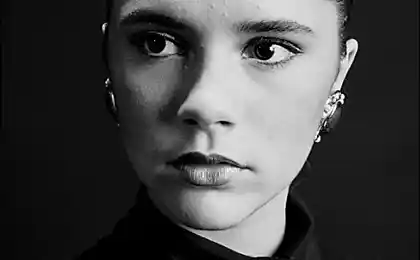 Вікторія Бекхем, 18,