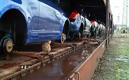 Працює в ніч.