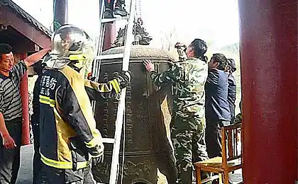 Двотонний дзвоник зловив бульбашки
