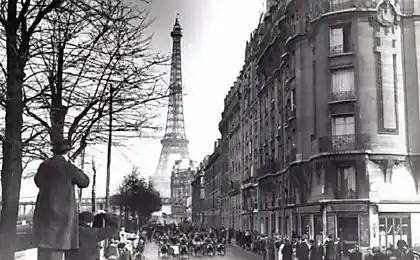 20 fascinating black-and-white photographs from the life of Parisians in the 1920-ies