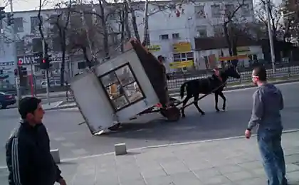 Перевозка домика в Болгарии (3 фото)