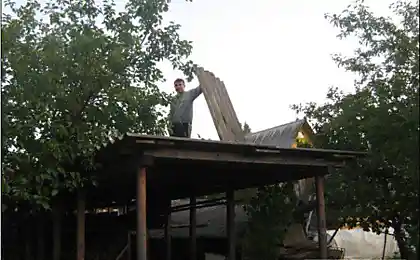 Откопал в компе фотки с прошлогоднего строительства баньки на даче.