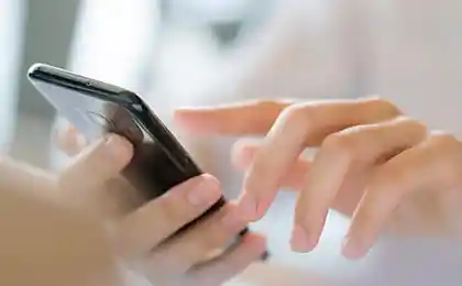 Что объединяет бабулек на скамейке и Интернет