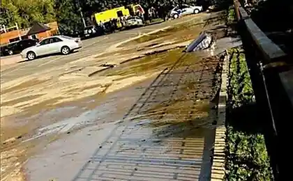 Экстренное погружение машины (2 фотографии)