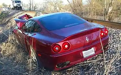 Ferrari столкнулась с поездом