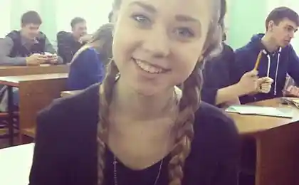 Хороша посмішка.