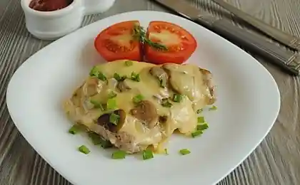 Отбивная с грибами и сыром