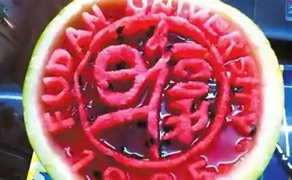 Скульптура из арбуза