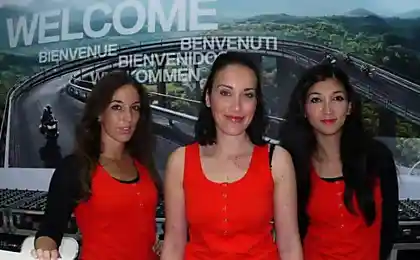 Девушки с мотовыставки Intermot 2012