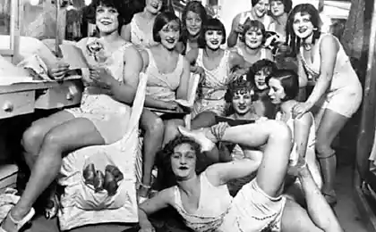 20 atractivas fotografías en blanco y negro de la vida de los parisinos en la década de 1920