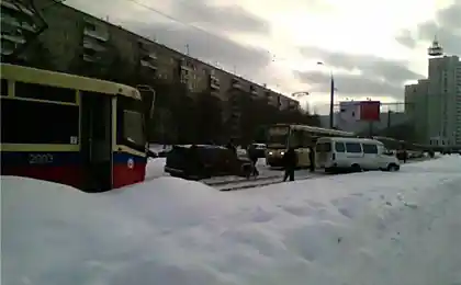 Объехал пробку (4 фотографии)